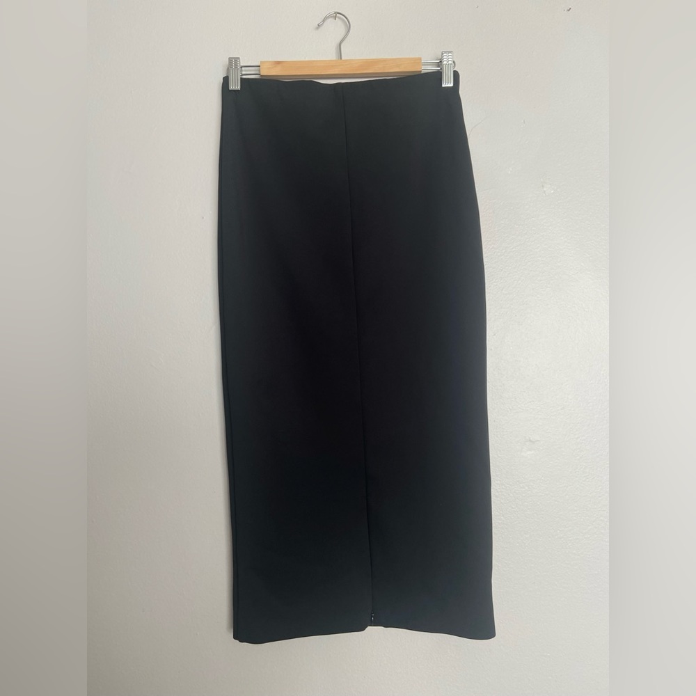 Mid tight black skirt